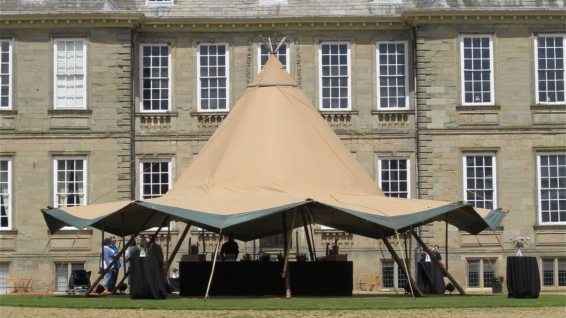 1 Giant Tipi